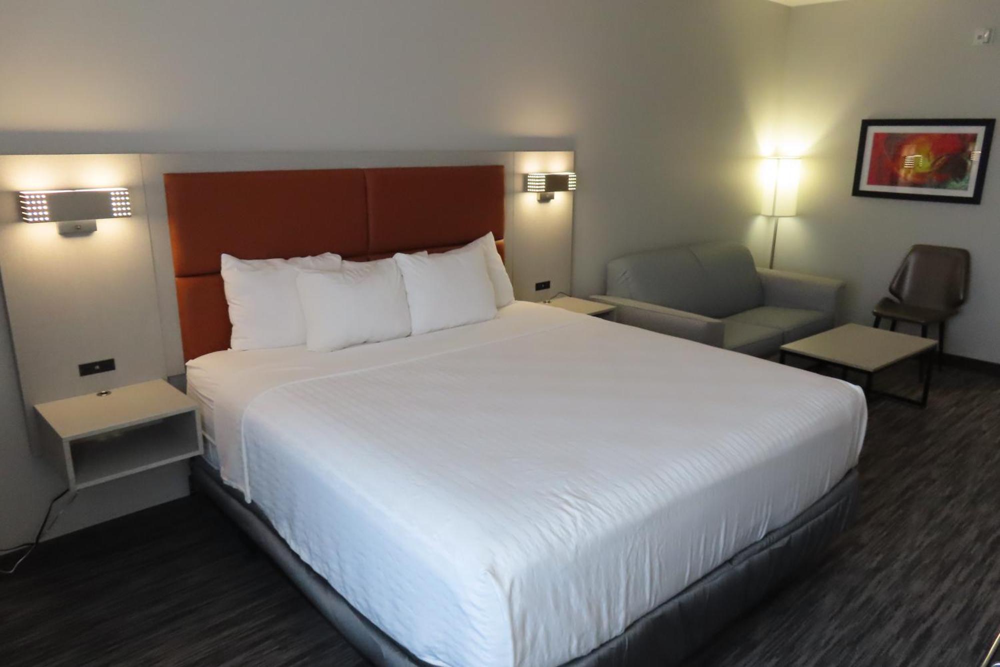 Heritage Inn&suites Hotel
